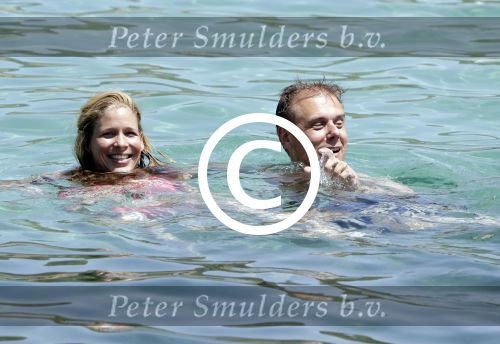 ibiza 27 juni 2016 
Stranddag van Nick en Kirsten Schilder de dag na hun trouwen bij el chirinquito.
Aanwezig oa Jan en Liza Smit Simon en Annemarie Keizer Jaap Kwakman met vriendin Aloys Buys met vriendin Jaap Reesema. Armin v Buuren met zijn vrouw Erika