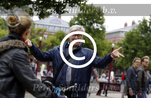 Amsterdam 12 augustus 2016
Barrie Stevens op de fiets in Amsterdam