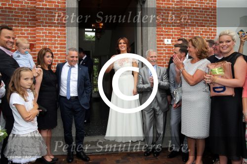 Belgie 16 juni 2016
Een zwangere Belle Perez trouwt met Wouter van der Horst. De ouders zijn natuurlijk ook aanwezig.