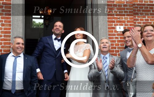 Belgie 16 juni 2016
Een zwangere Belle Perez trouwt met Wouter van der Horst. De ouders zijn natuurlijk ook aanwezig.