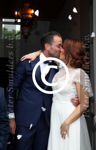 Belgie 16 juni 2016
Een zwangere Belle Perez trouwt met Wouter van der Horst. De ouders zijn natuurlijk ook aanwezig.