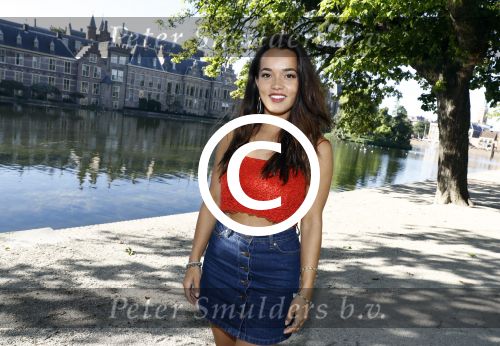 Den Haag 25 augustus 2015
Bibi Breijman bij de hofvijver in Den Haag. Bibi vlogt tegenwoordig.