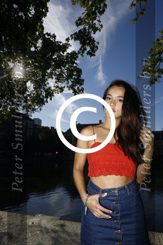 Den Haag 25 augustus 2015
Bibi Breijman bij de hofvijver in Den Haag. Bibi vlogt tegenwoordig.