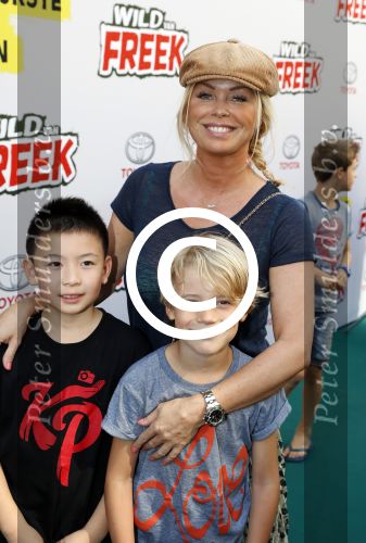 Amsterdam 31 augustus 2016
Presentatie Freek Vonk in Tuschinski. Bridget Maasland met zoon Mees