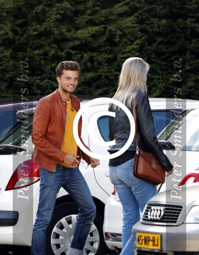 Ouderkwerk aan de Amstel/ Amsterdam 10 augustus 2016
Buddy Vedder en (een) vriendin na etentje bij Loetje . Ze rijden met zijn auto naar Amsterdam.