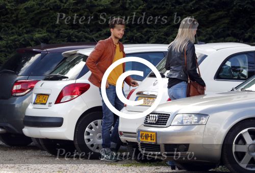 Ouderkwerk aan de Amstel/ Amsterdam 10 augustus 2016
Buddy Vedder en (een) vriendin na etentje bij Loetje . Ze rijden met zijn auto naar Amsterdam.