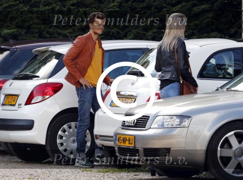 Ouderkwerk aan de Amstel/ Amsterdam 10 augustus 2016
Buddy Vedder en (een) vriendin na etentje bij Loetje . Ze rijden met zijn auto naar Amsterdam.
