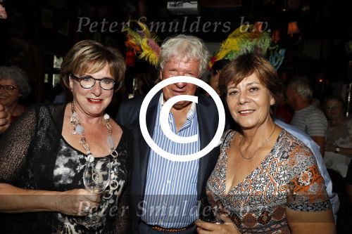 Blaricum 6 september 2016
Surprise party voor Willibrord Frequin zijn 75e verjaardag bij  Moeke Spijstra.
Zijn vriendin kinderen en kleinkinderen zijn natuurlijk aanwezig. Catharine Keyl