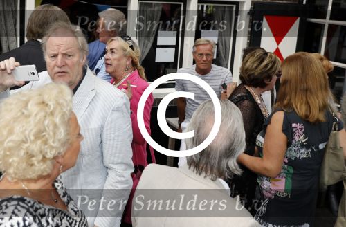 Blaricum 6 september 2016
Surprise party voor Willibrord Frequin zijn 75e verjaardag bij  Moeke Spijstra.
Zijn vriendin kinderen en kleinkinderen zijn natuurlijk aanwezig. Viola Holt en Catherine Keyl