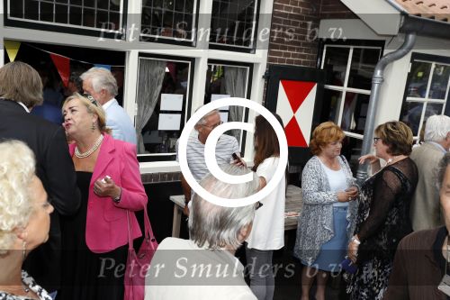 Blaricum 6 september 2016
Surprise party voor Willibrord Frequin zijn 75e verjaardag bij  Moeke Spijstra.
Zijn vriendin kinderen en kleinkinderen zijn natuurlijk aanwezig. Viola Holt en Catherine Keyl