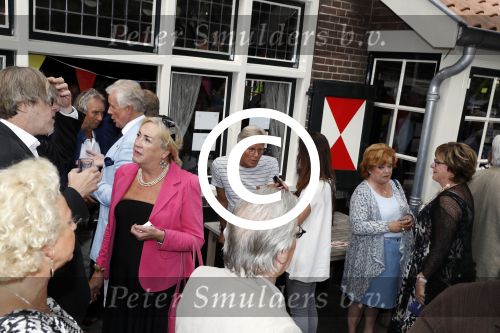 Blaricum 6 september 2016
Surprise party voor Willibrord Frequin zijn 75e verjaardag bij  Moeke Spijstra.
Zijn vriendin kinderen en kleinkinderen zijn natuurlijk aanwezig. Viola Holt en Catherine Keyl