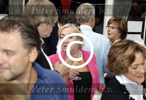 Blaricum 6 september 2016
Surprise party voor Willibrord Frequin zijn 75e verjaardag bij  Moeke Spijstra.
Zijn vriendin kinderen en kleinkinderen zijn natuurlijk aanwezig. Viola Holt en Catherine Keyl