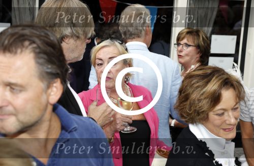 Blaricum 6 september 2016
Surprise party voor Willibrord Frequin zijn 75e verjaardag bij  Moeke Spijstra.
Zijn vriendin kinderen en kleinkinderen zijn natuurlijk aanwezig. Viola Holt en Catherine Keyl
