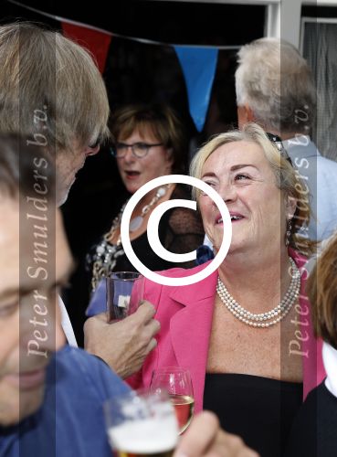 Blaricum 6 september 2016
Surprise party voor Willibrord Frequin zijn 75e verjaardag bij  Moeke Spijstra.
Zijn vriendin kinderen en kleinkinderen zijn natuurlijk aanwezig. Viola Holt en Catherine Keyl