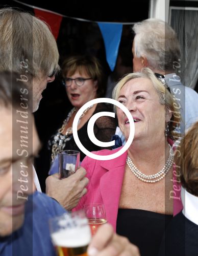 Blaricum 6 september 2016
Surprise party voor Willibrord Frequin zijn 75e verjaardag bij  Moeke Spijstra.
Zijn vriendin kinderen en kleinkinderen zijn natuurlijk aanwezig. Viola Holt en Catherine Keyl