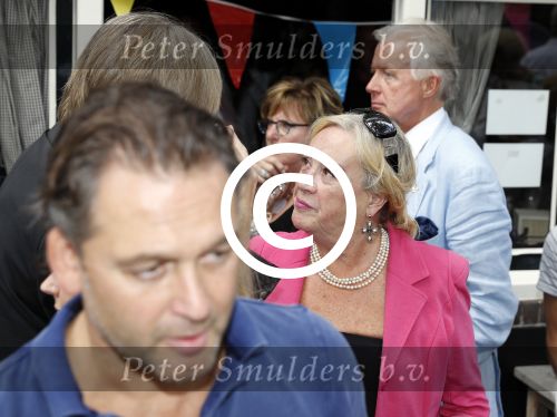 Blaricum 6 september 2016
Surprise party voor Willibrord Frequin zijn 75e verjaardag bij  Moeke Spijstra.
Zijn vriendin kinderen en kleinkinderen zijn natuurlijk aanwezig. Viola Holt en Catherine Keyl