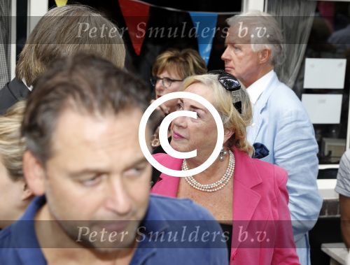 Blaricum 6 september 2016
Surprise party voor Willibrord Frequin zijn 75e verjaardag bij  Moeke Spijstra.
Zijn vriendin kinderen en kleinkinderen zijn natuurlijk aanwezig. Viola Holt en Catherine Keyl