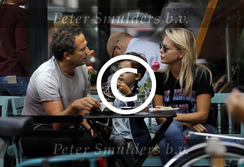 Amsterdam 3 september 2016
 Chantal janzen met man Marco en zoon Jasmes ijsje eten