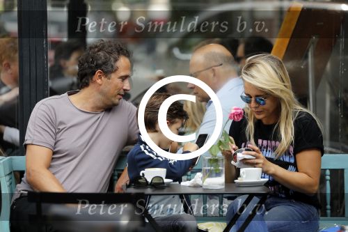 Amsterdam 3 september 2016
 Chantal janzen met man Marco en zoon Jasmes ijsje eten