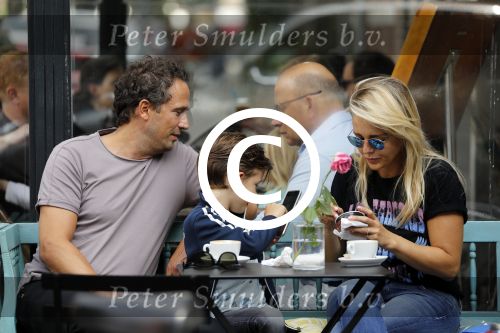 Amsterdam 3 september 2016
 Chantal janzen met man Marco en zoon Jasmes ijsje eten