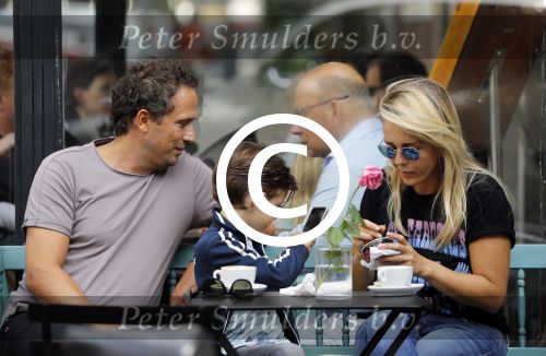 Amsterdam 3 september 2016
 Chantal janzen met man Marco en zoon Jasmes ijsje eten