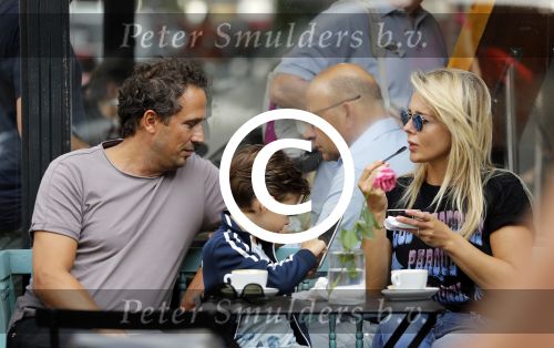 Amsterdam 3 september 2016
 Chantal janzen met man Marco en zoon Jasmes ijsje eten