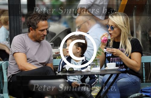 Amsterdam 3 september 2016
 Chantal janzen met man Marco en zoon Jasmes ijsje eten