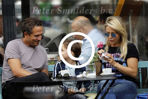 Amsterdam 3 september 2016
 Chantal janzen met man Marco en zoon Jasmes ijsje eten