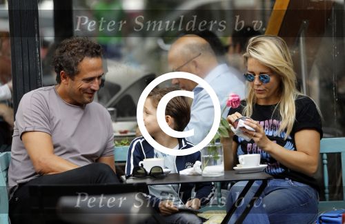 Amsterdam 3 september 2016
 Chantal janzen met man Marco en zoon Jasmes ijsje eten