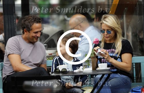 Amsterdam 3 september 2016
 Chantal janzen met man Marco en zoon Jasmes ijsje eten