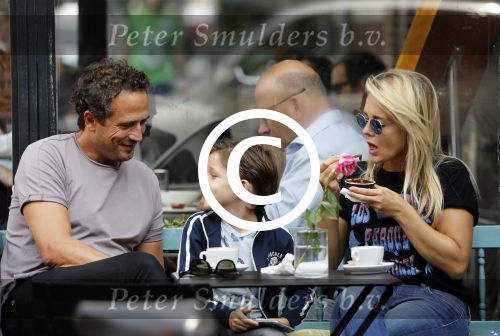 Amsterdam 3 september 2016
 Chantal janzen met man Marco en zoon Jasmes ijsje eten
