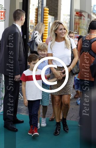 Amsterdam 31 augustus 2016
Presentatie Freek Vonk in Tuschinski. Chantal Janzen met zoontje James en een vriendin