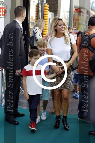 Amsterdam 31 augustus 2016
Presentatie Freek Vonk in Tuschinski. Chantal Janzen met zoontje James en een vriendin