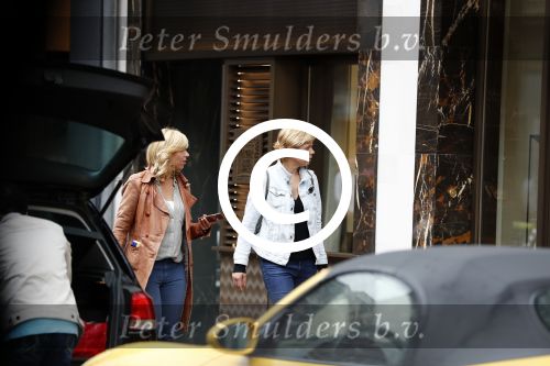 Amsterdam 21 juni 2016 
Claudia de Breij met haar vriendin Jessica v Geel op de pc hooftstraat