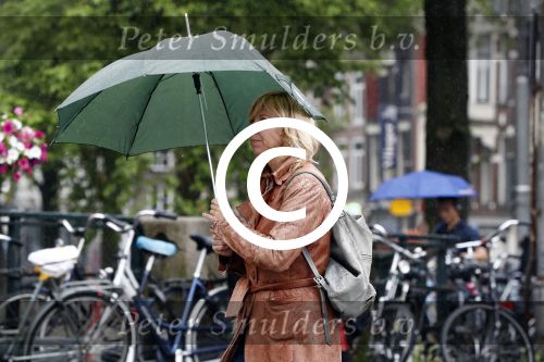 Amsterdam 21 juni 2016 
Claudia de Breij met haar vriendin Jessica v Geel op de pc hooftstraat