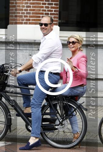 Amsterdam 7 juli 2016 
Connie Witteman met haar vriend Eugene v Dun op de fiets in Amsterdam.