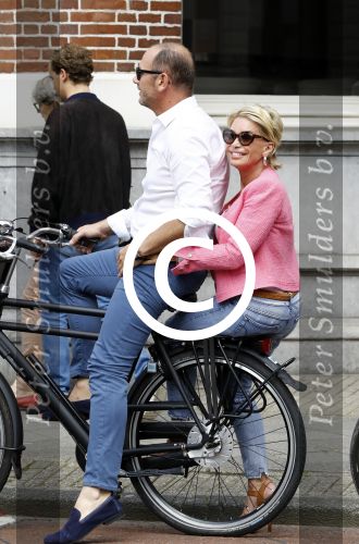 Amsterdam 7 juli 2016 
Connie Witteman met haar vriend Eugene v Dun op de fiets in Amsterdam.