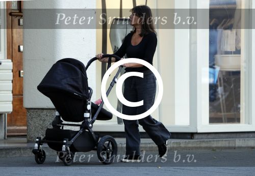 Amsterdam 30 augustus 2016
Debby Petter achter de kinderwagen.