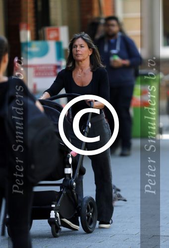 Amsterdam 30 augustus 2016
Debby Petter achter de kinderwagen.
