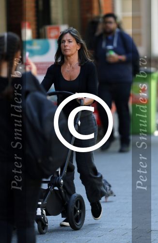 Amsterdam 30 augustus 2016
Debby Petter achter de kinderwagen.