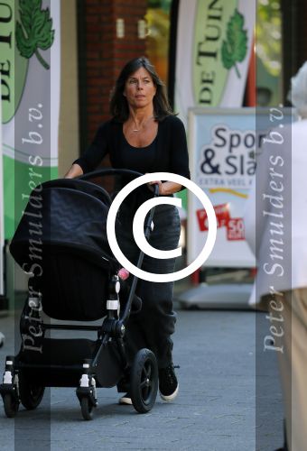 Amsterdam 30 augustus 2016
Debby Petter achter de kinderwagen.