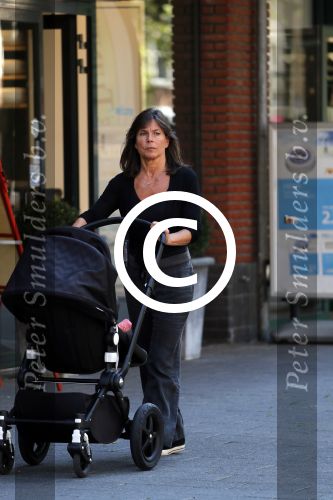 Amsterdam 30 augustus 2016
Debby Petter achter de kinderwagen.