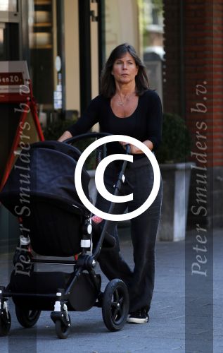 Amsterdam 30 augustus 2016
Debby Petter achter de kinderwagen.