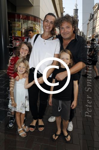 Amsterdam 31 augustus 2016
Presentatie Freek Vonk in Tuschinski. Dirk Zeelenberg ,et zijn vrouw Suus en kinderen