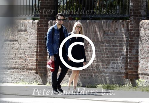 Amsterdam 22 juni 2016 
Zanger Dotan harpenau met (een) vriendin  in amsterdam zuid