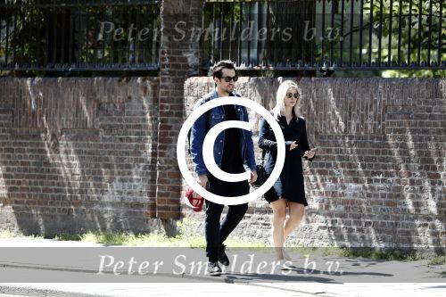 Amsterdam 22 juni 2016 
Zanger Dotan harpenau met (een) vriendin  in amsterdam zuid