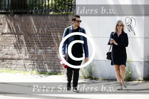 Amsterdam 22 juni 2016 
Zanger Dotan harpenau met (een) vriendin  in amsterdam zuid