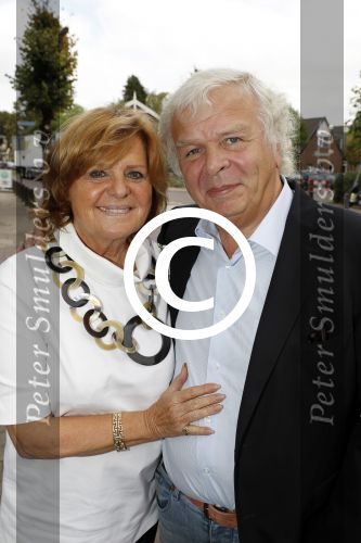 Blaricum 6 september 2016
Surprise party voor Willibrord Frequin zijn 75e verjaardag bij  Moeke Spijstra.
Zijn vriendin kinderen en kleinkinderen zijn natuurlijk aanwezig. Eddy en Erna de Kroes