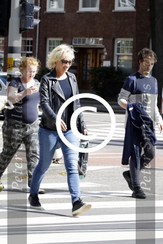 Amsterdam 10 augustus 2016  
Eva Jinek op straat in Amsterdam zuid.