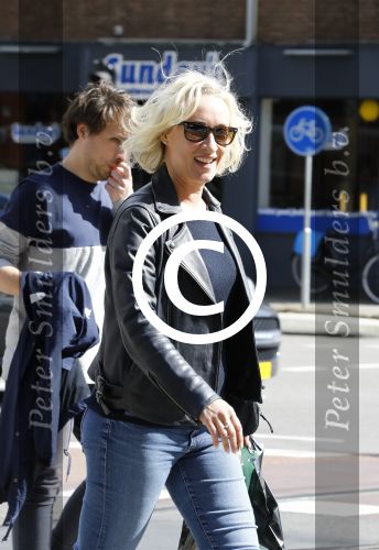 Amsterdam 10 augustus 2016  
Eva Jinek op straat in Amsterdam zuid.